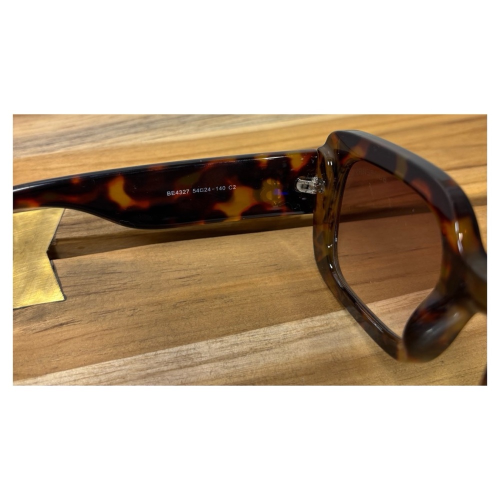 NWOT Burberry Woman’s BE4327 Delilah Square Sunglasses in Light Havana - Picture 11 of 15